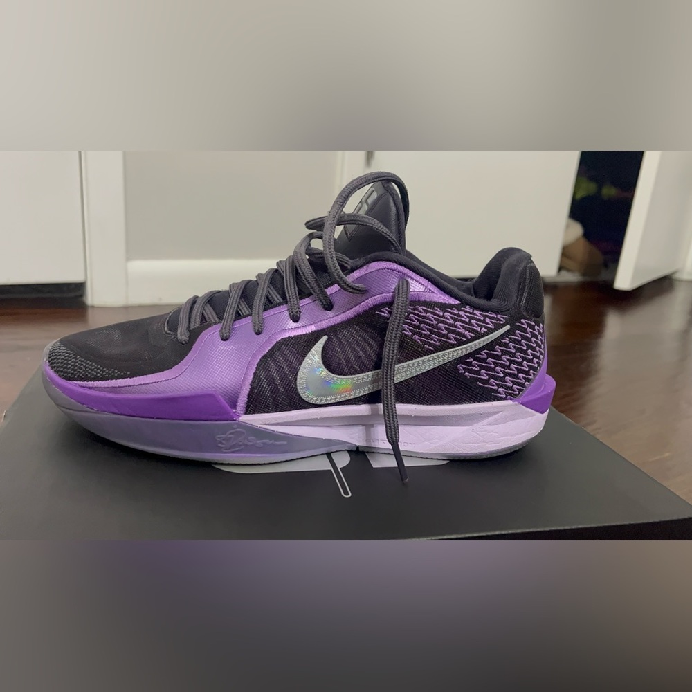 Women’s Sabrina 2 EP 'Court Vision' - Cave Purple (Womens 9 ; Men’s 7.5)